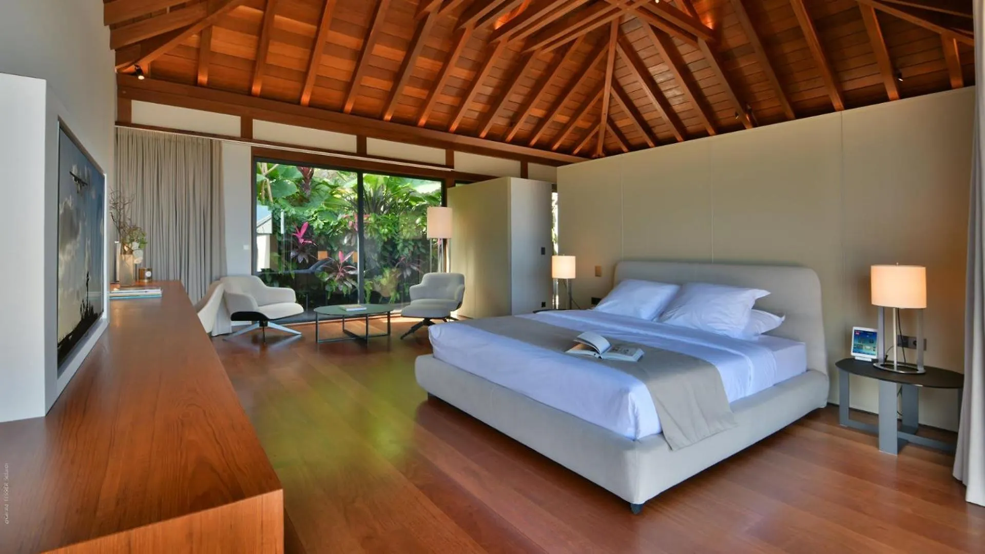 Contemporary Villa on a Hillside Marigot 0*,