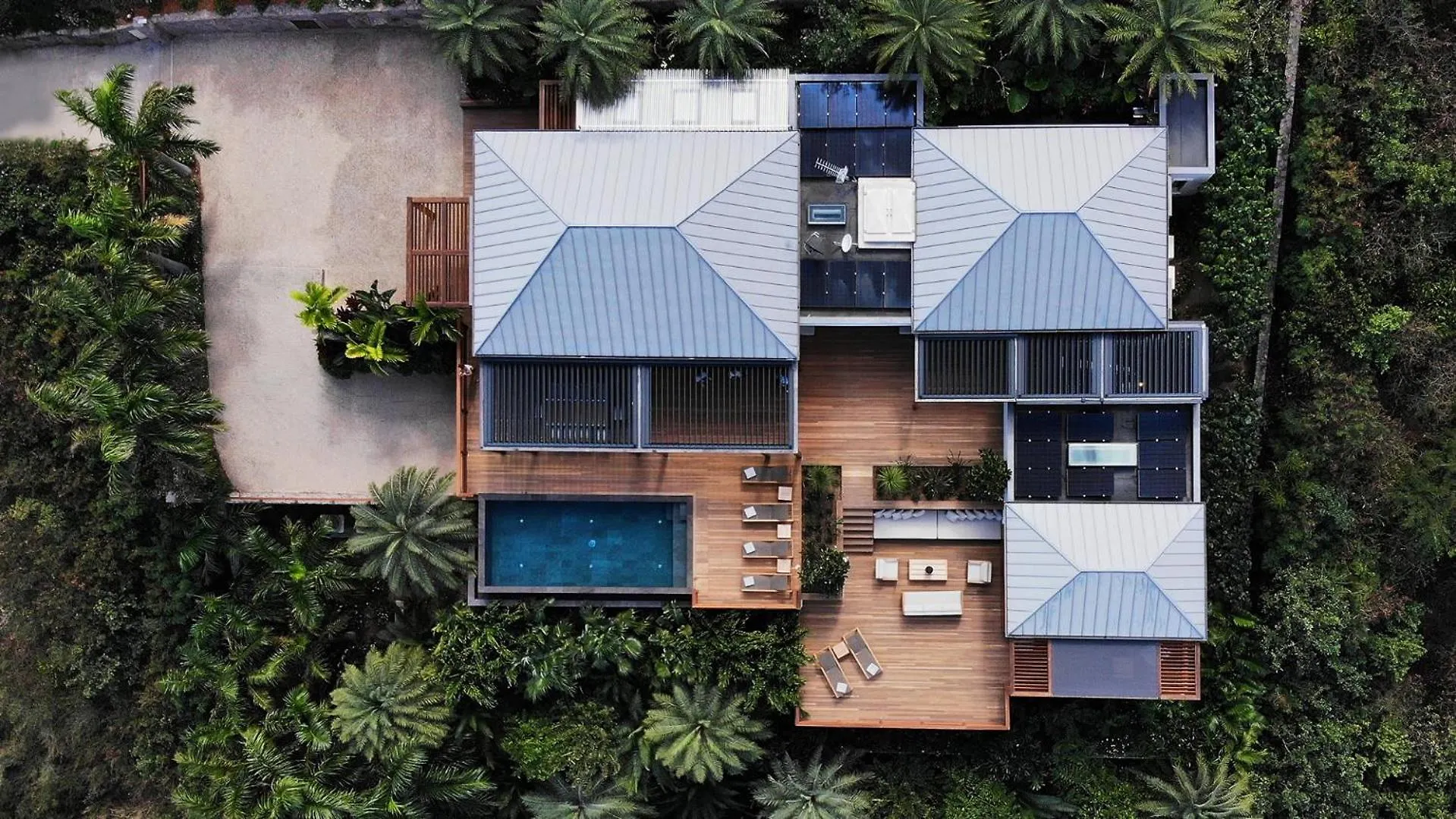 Contemporary Villa on a Hillside Marigot